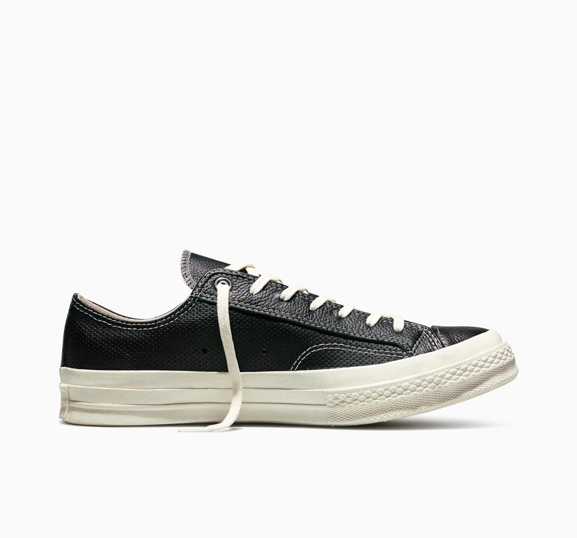 CT70 Perforated Leather（レザー） Black LOW CUT A18850C – RARETEM