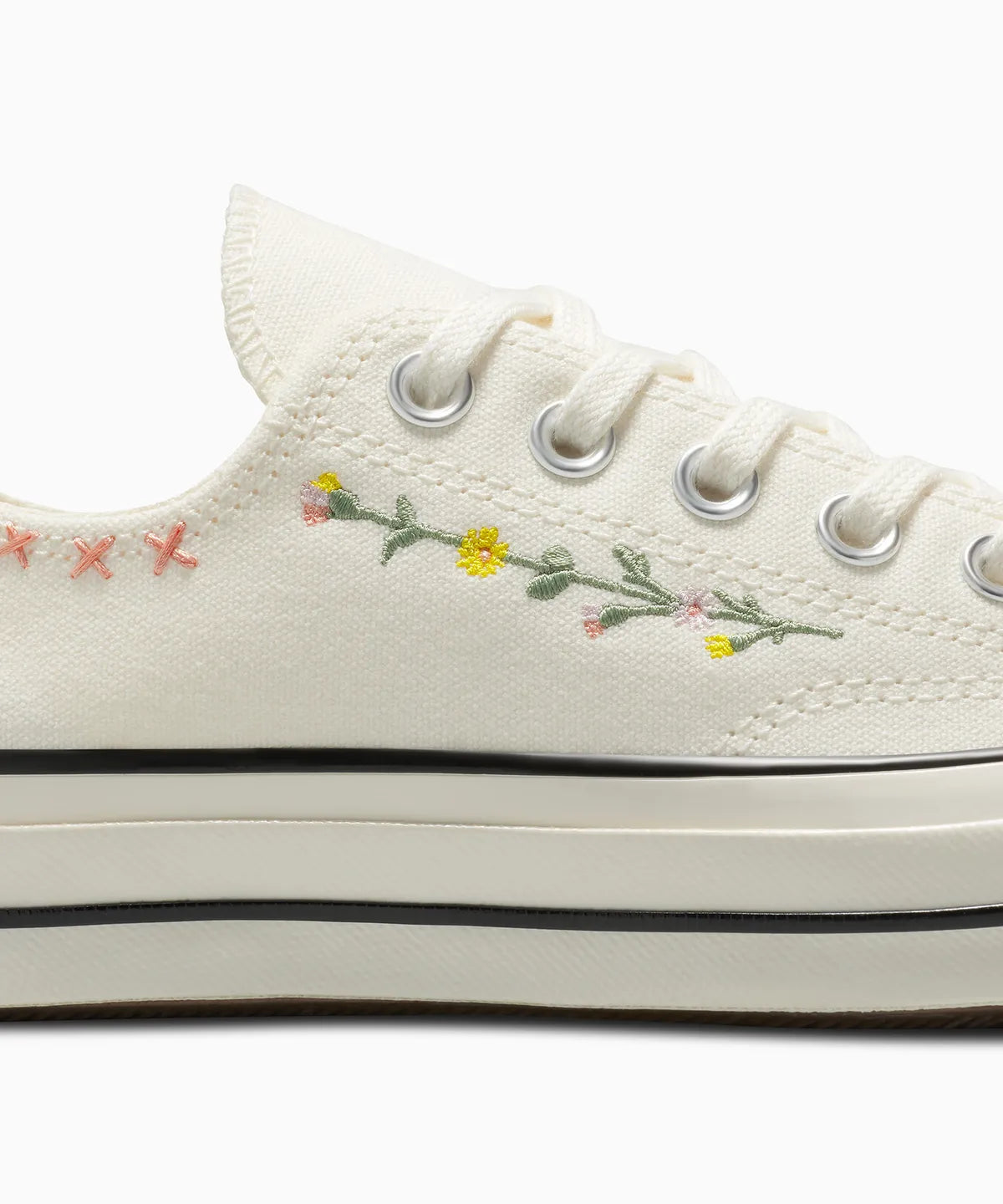 CT70 Embroidered Flowers EGRET LOW CUT A15084C