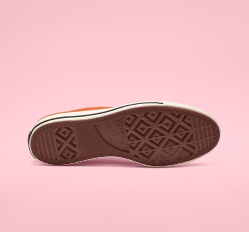 CT70 CAMPFIRE ORANGE（旧 ORANGE SUEDE） LOW CUT （スエード素材）166217C