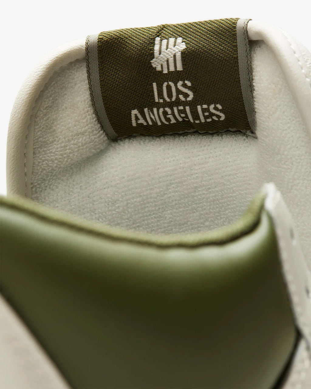 WEAPON X UNDEFEATED VINTAGE WHITE MID CUT A08657C