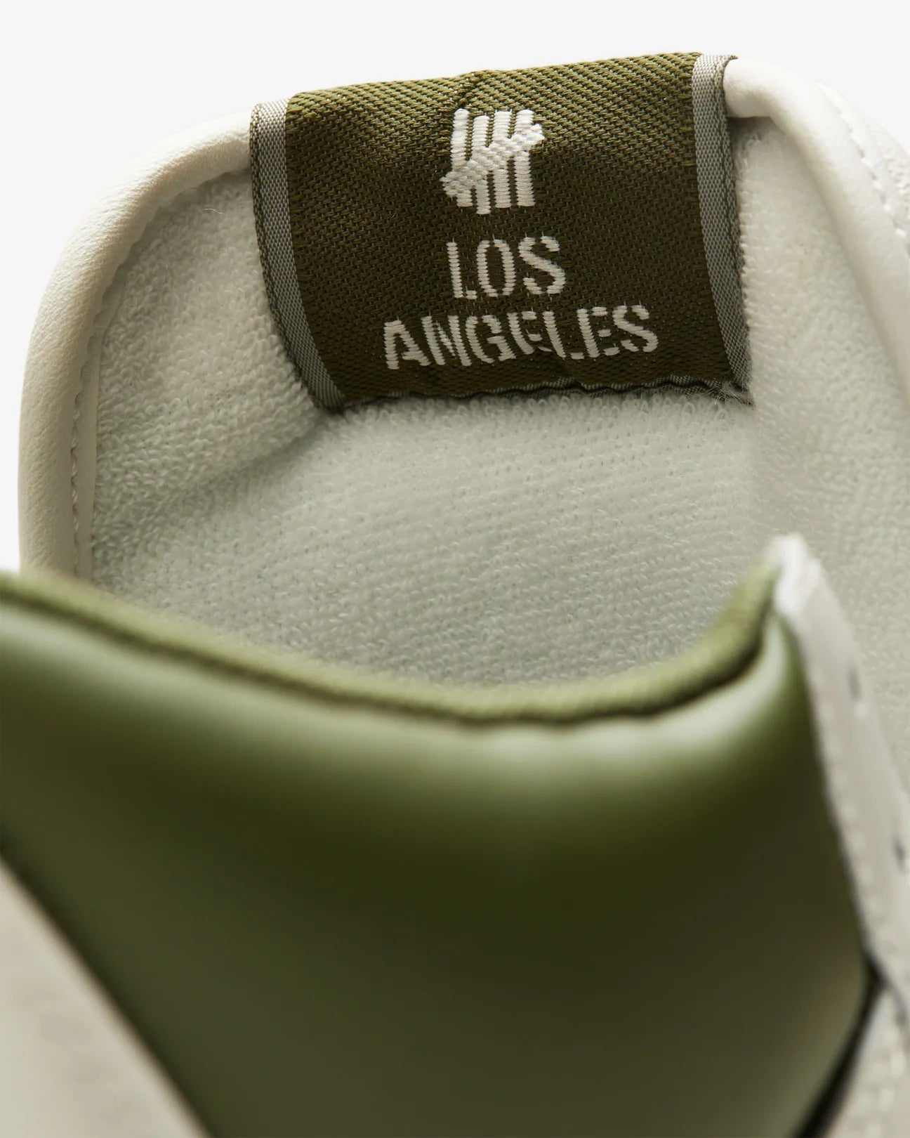 WEAPON X UNDEFEATED VINTAGE WHITE MID CUT A08657C