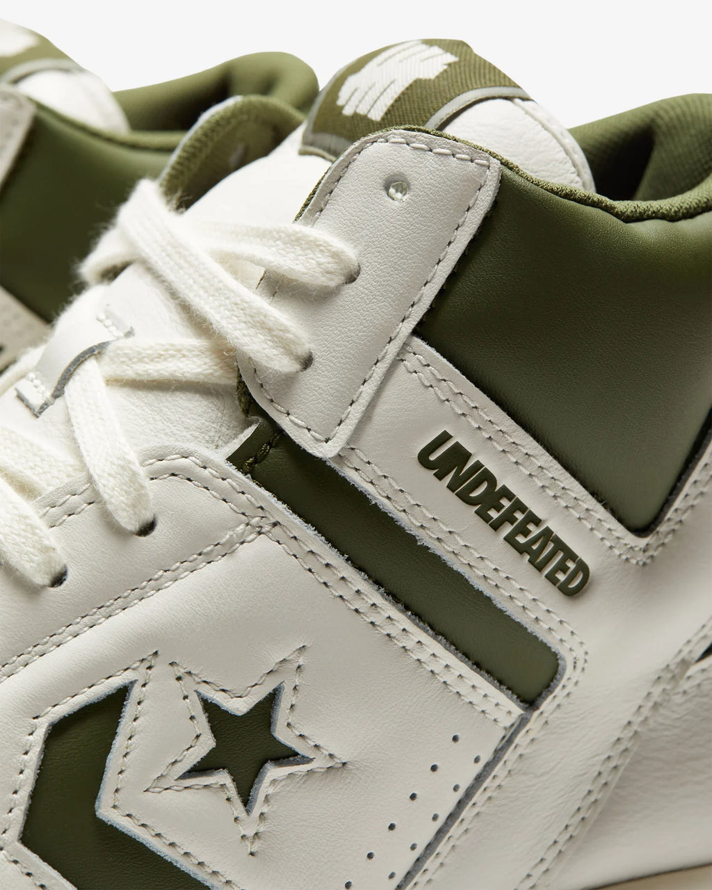 WEAPON X UNDEFEATED VINTAGE WHITE MID CUT A08657C